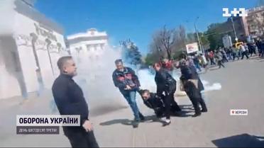 Херсонці знову вийшли на протест під прицілами автоматів рашистів