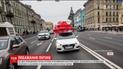 Активисты в Петербурге "подарили" Путину на день рождения окровавленный торт