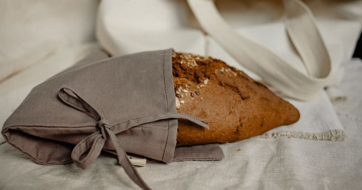 Зачем накрывать хлеб салфеткой?