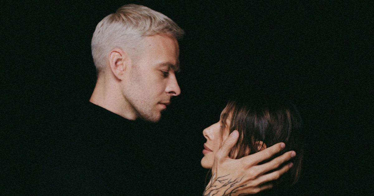 Қара эротикалық іш киімдегі лесбиянкалардың, аққұбалар мен брюнетттердің видеосы