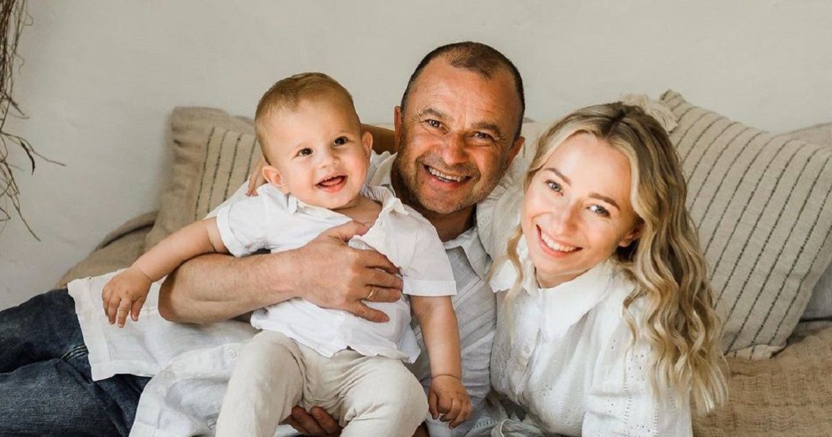 Дружина Віктора Павліка показала дитячі фото співака та розповіла, через що вони сваряться: "Болюча тема"