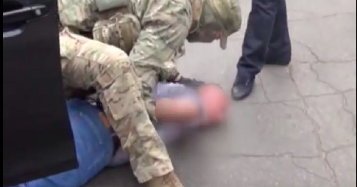 Подполковник и майор милиции требовали денежные средства от местных наркодельцов