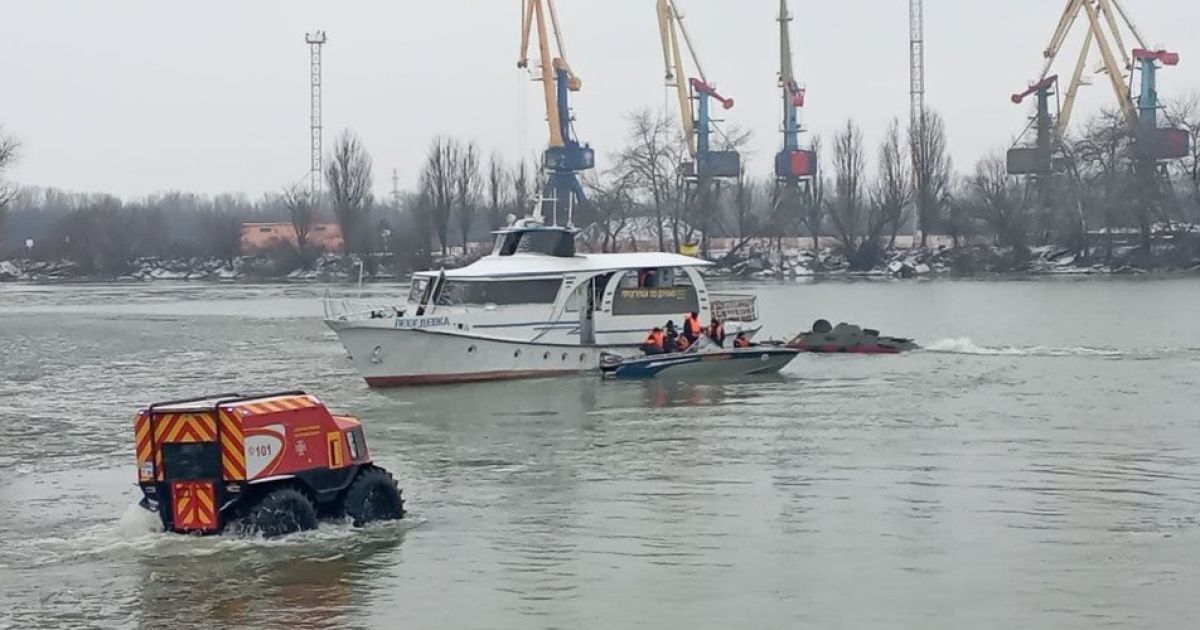 Тушили пожар и доставали плавучую мину: в Одесской области состоялись учения ГСЧС Украины и Румынии