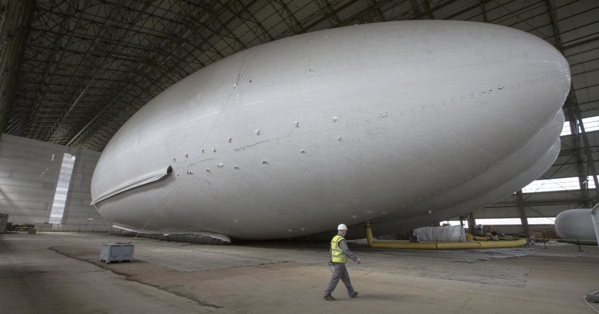 В Лондоне представили самый большой в мире гибрид самолета и дирижабля
