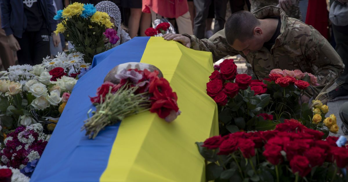 На Майдані Незалежності попрощались із бійцем Романом Ратушним