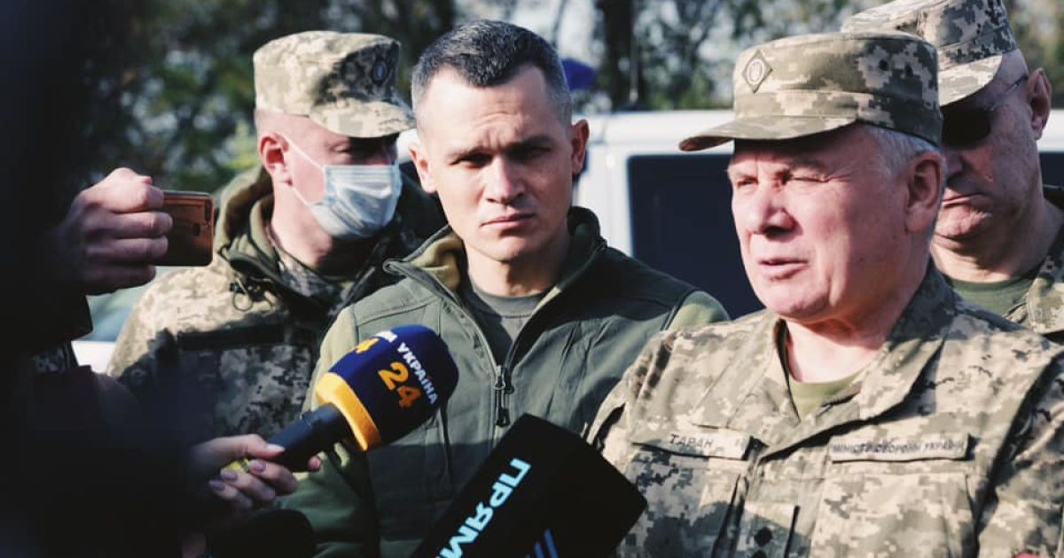 Міністр оборони назвав попередні причини падіння військового літака під Харковом