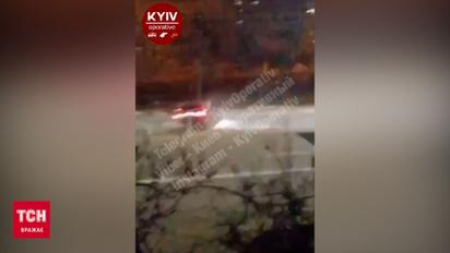 В Киеве парень убегал от драки и погиб под колесами авто
