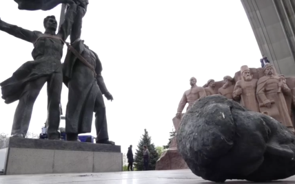 "Буквально викорінили": Кличко показав епічне відео демонтажу радянського монумента в Києві