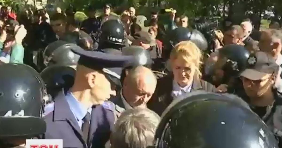 Под одесским апелляционным судом подрались патриоты и сторонники оппозиционеров