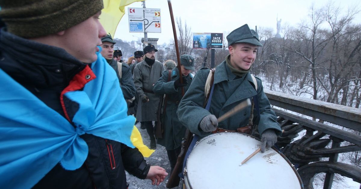 "Соедини берега Днепра "живой цепью" Соборности" / © УНИАН