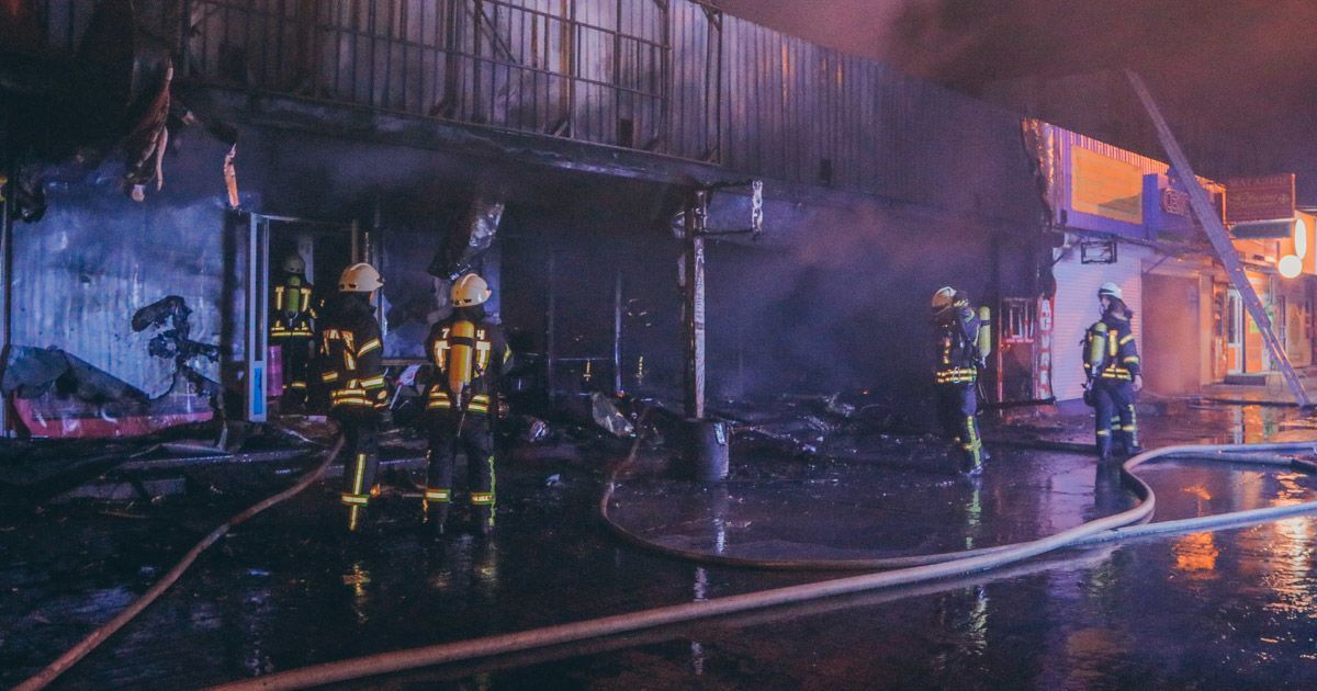 пожежа на Мінському ринку в Києві_8 / © kiev.informator.ua