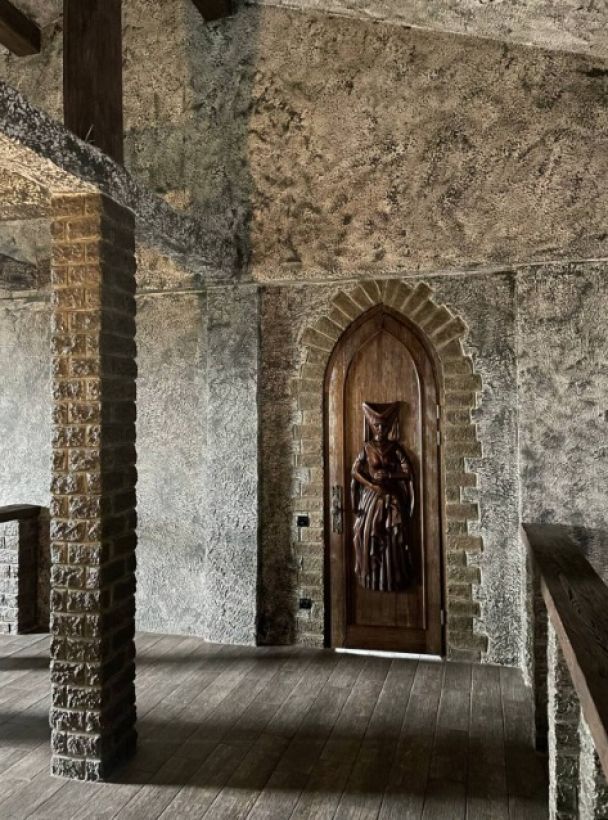 Продаж замку / © 