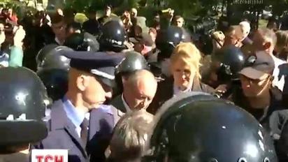 Під одеським апеляційним судом сталася сутичка між "опоблоківцями" та місцевими патріотами