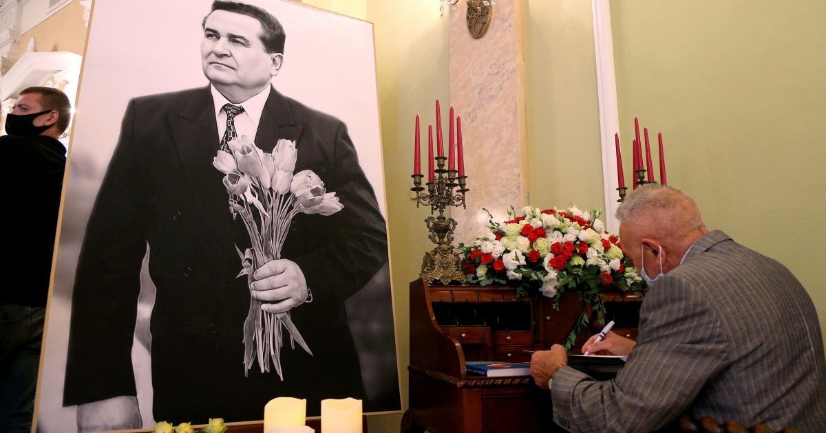 Державник, який вибудовував Україну: Євгена Марчука провели в останню путь із військовими почестями