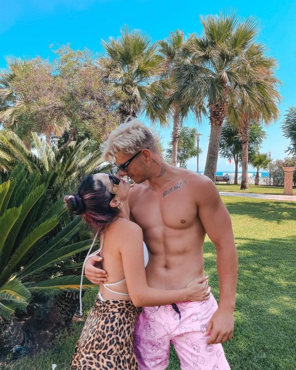 Анна Трінчер з хлопцем / © instagram.com/annatrincher_official