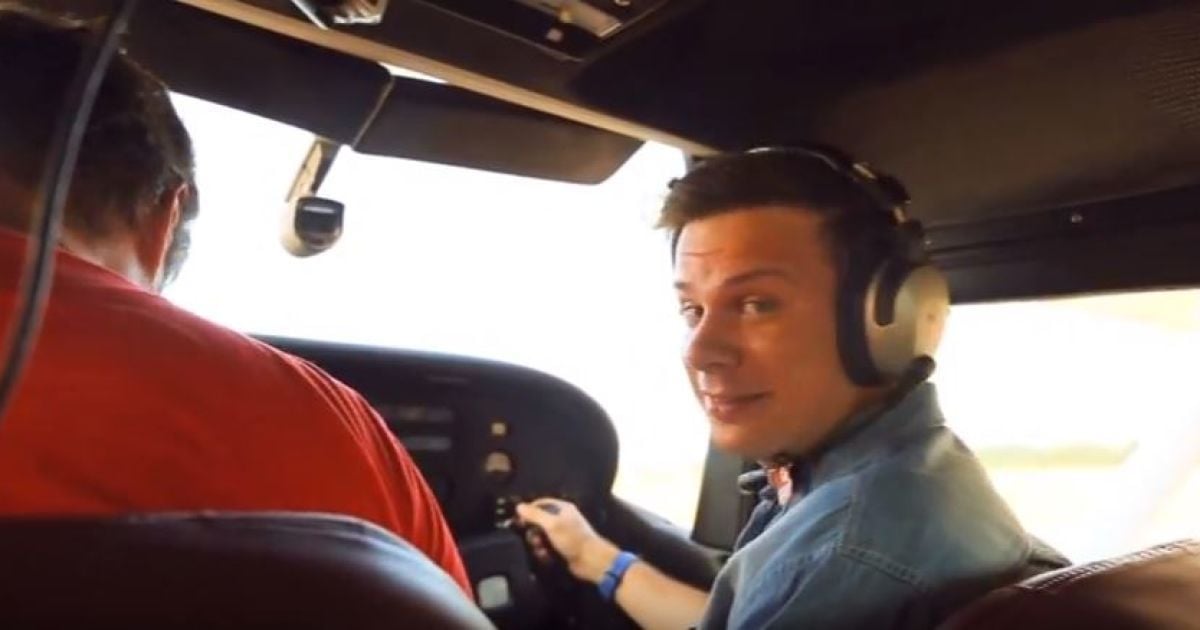 Появилось видео, где Дмитрий Комаров на самолете катает Екатерину Осадчую над Киевом