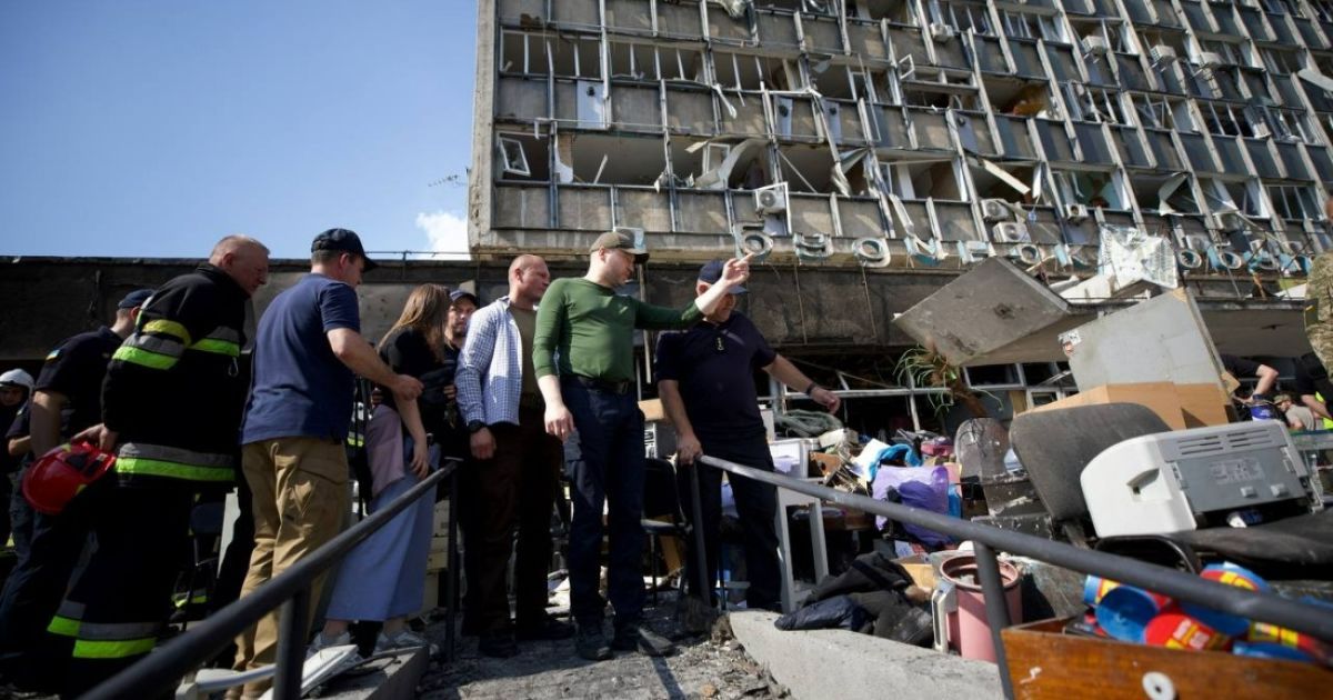 Ракетний удар у Вінниці: правоохоронці перевіряють кілька десятків людей на причетність до корегування
