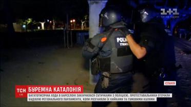 Многотысячные протесты в Барселоне закончились столкновениями с полицией