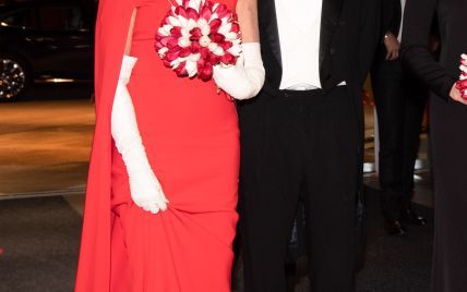 У красивій червоній сукні: 61-річна принцеса Монако Кароліна вразила вечірнім образом