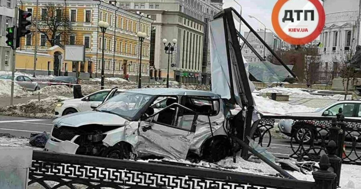 Кривава ДТП у центрі Києва: через зіткнення двох іномарок загинула дівчина