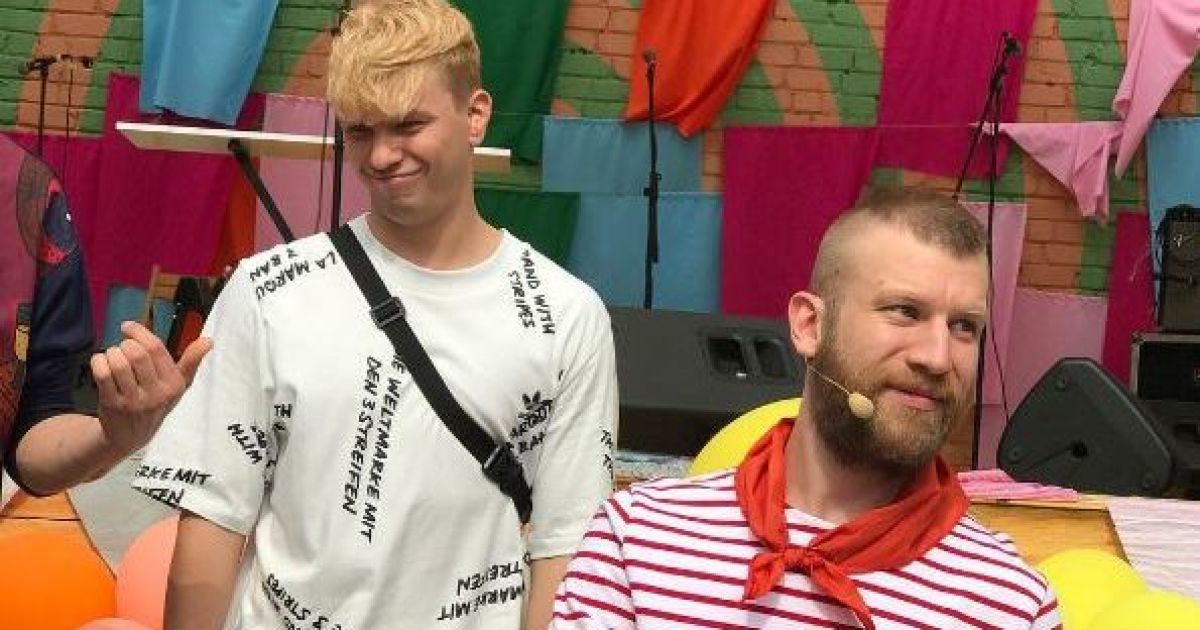 Іван Дорн з піонерським вузлом на шиї "покуражився" у Києві на барахолці