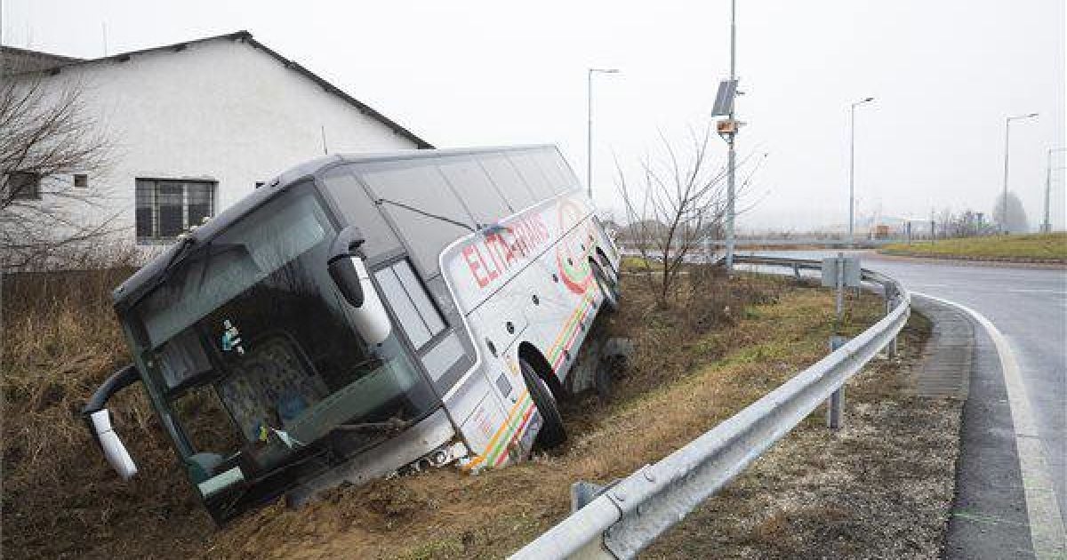 В Угорщині український автобус з 35-ма пасажирами потрапив у ДТП ...