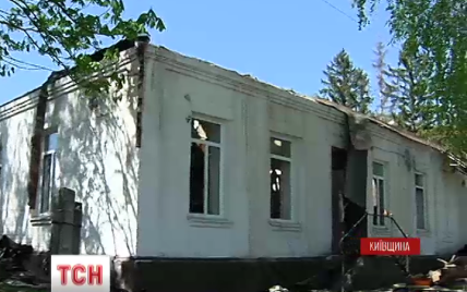 На Киевщине здание суда сгорело дотла