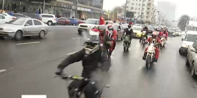 Київські байкери влаштували новорічний пробіг центром столиці