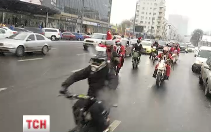Байкеры провели новогодний мотопробег по центру Киева