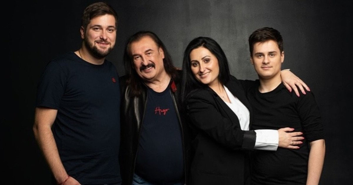 Степан Гіга з дітьми й онуком