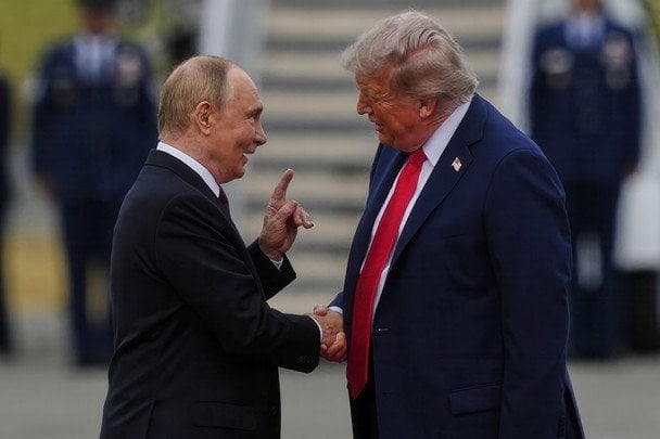 Путин заговорил о "свете в конце тоннеля" в отношениях с США: удастся ли ему задобрить Трампа
