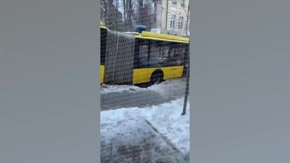 В Киеве провалился троллейбус на Софиевской