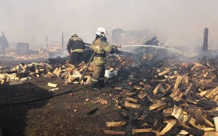 В Кемерове дотла выгорели десятки зданий россиян: почти 40 человек осталось без жилья