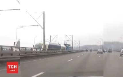 На буксире: экспресс Киев-Борисполь ездит с локомотивом