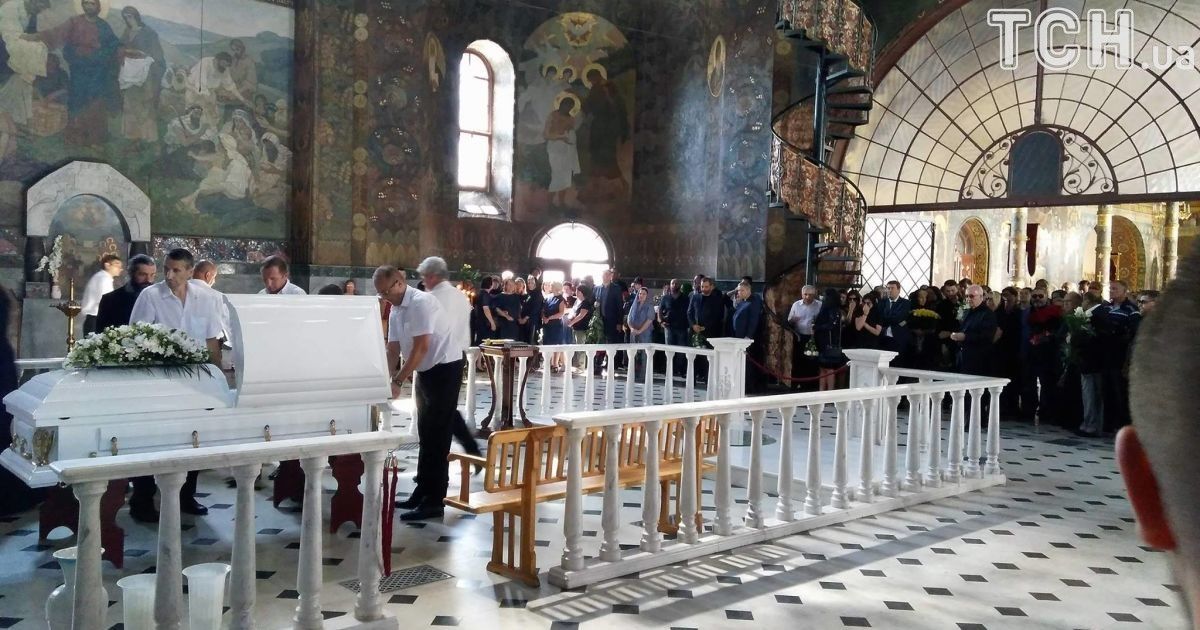 Панахида за Іриною Бережною_1 / © Фото Дмитрия Святненко/ТСН