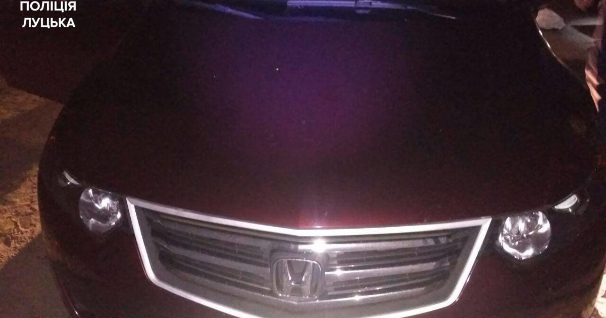 У Луцьку патрульні затримали автомобіль з 18-річним хлопцем у багажнику