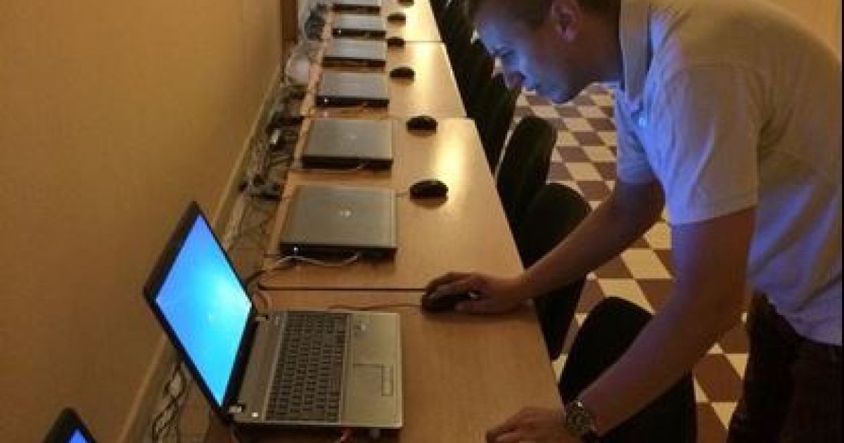 На одно вакантное место претендуют более 15 человек / © Twitter/Павел Шеремет