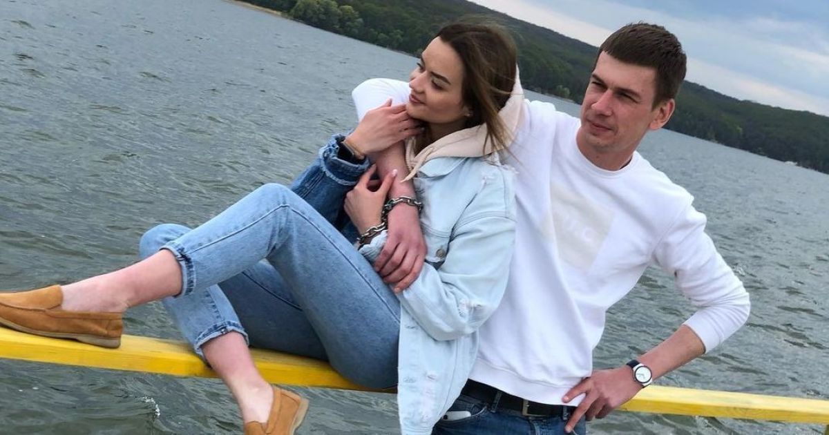 Все, прошла любовь: пара из Харькова, которая сковала себя цепью, объявила о разрыве