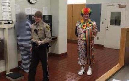 В США полиция арестовала пьяного водителя-клоуна