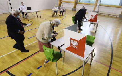 В Польше начался второй тур президентских выборов