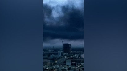 Густий чорний дим окутав Київ після нічних ударів