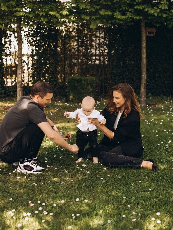 Вікторія Маремуха та її ексчоловік Луї Беллє з сином Лукою / © instagram.com/vicky_mare