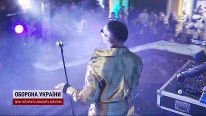 TVORCHI дали благотворительный концерт на Центральном железнодорожном вокзале