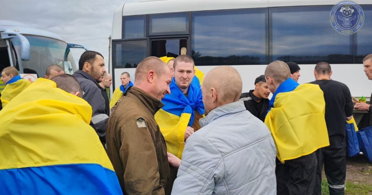 Украинские военнопленные возвращаются домой