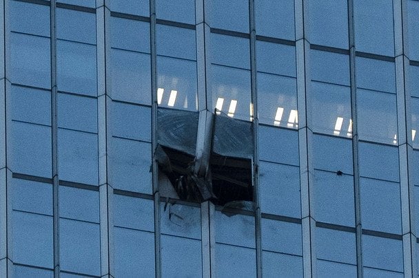 Літак врізався в хмарочос в Пекіні / © AP