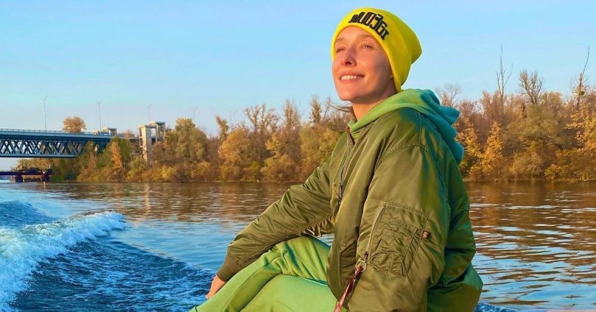Катя осадча покаталася на яхті дніпром — фото