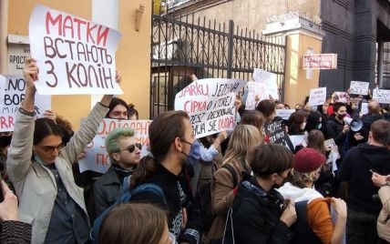 У Києві під посольством Польщі протестують проти заборони абортів: відео