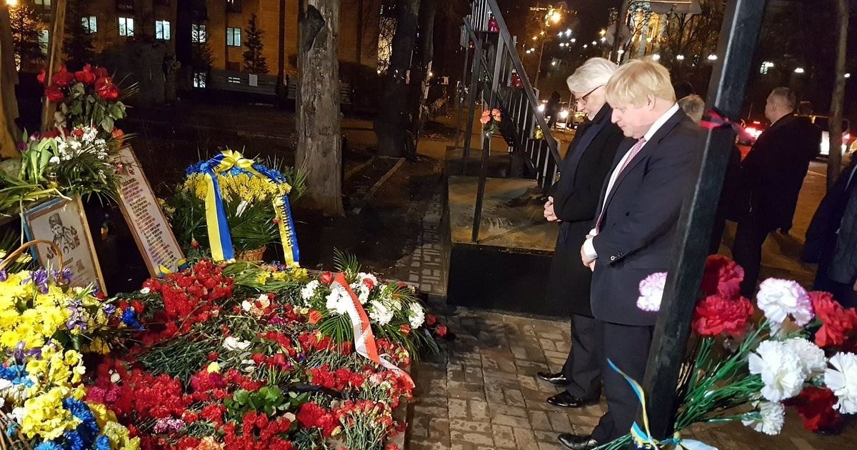 Главы МИД Великобритании и Польши почтили память Героев Небесной сотни