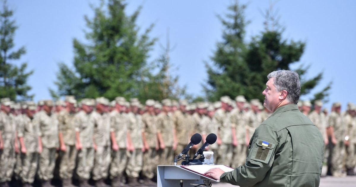 Порошенко нагородив більше 40 українських військових