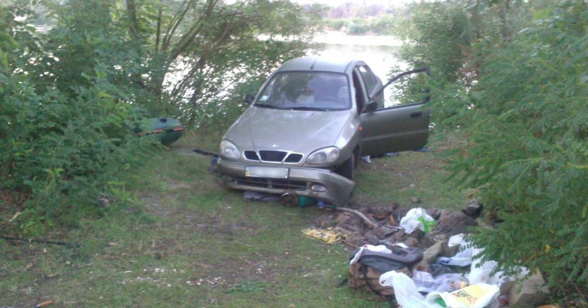 На Киевщине авто скатилось с холма прямо на палатку с отдыхающими, есть погибший